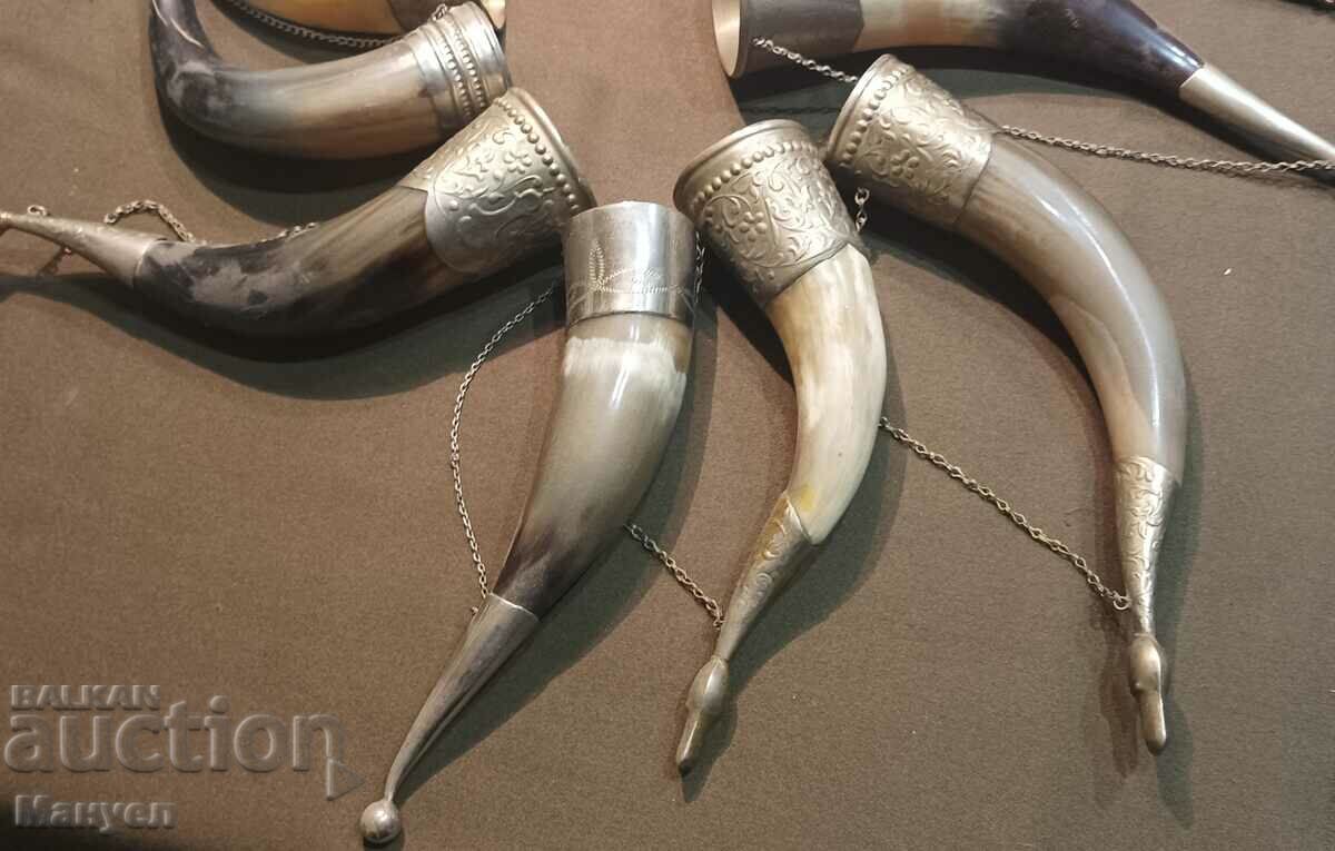 Auction A collection of 10 old Georgian wine drinking horns. Auction A collection of 10 old Georgian wine drinking horns.