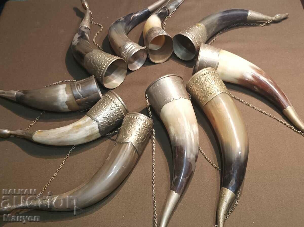 Delivery of A collection of 10 old Georgian wine drinking horns. Delivery of A collection of 10 old Georgian wine drinking horns.