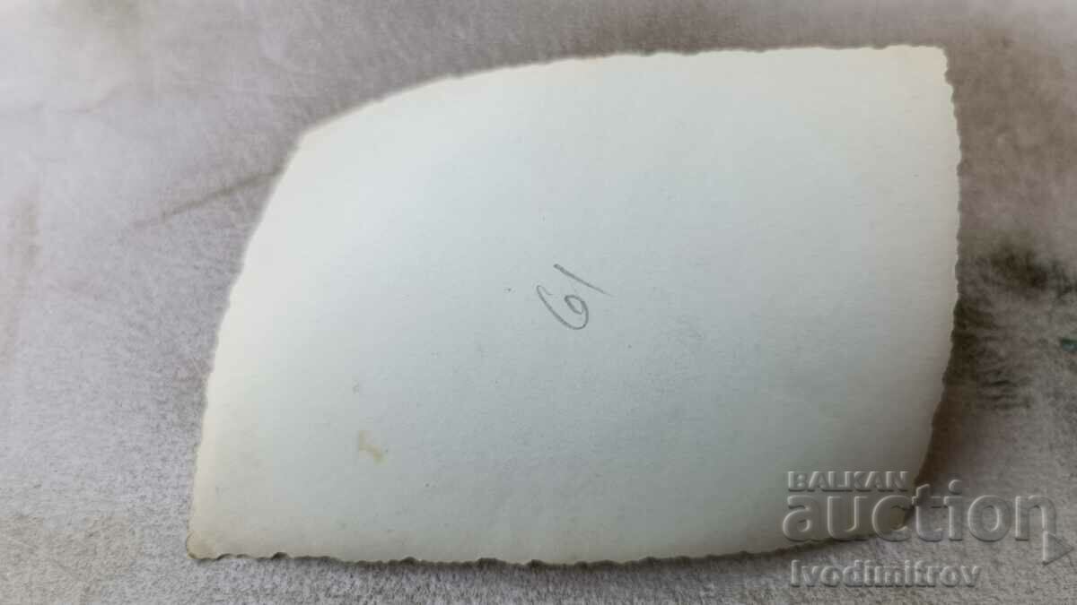 Φωτογραφία Τέσσερις άντρες που παίζουν χαρτιά στην παραλία με τιμή 2.45 BGN | € 1.25 Φωτογραφία Τέσσερις άντρες που παίζουν χαρτιά στην παραλία με τιμή 2.45 BGN | € 1.25