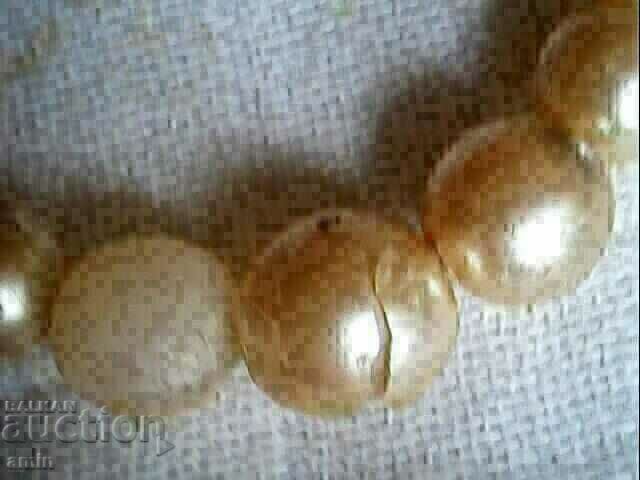 Delivery of an old beautiful necklace of natural pearls Delivery of an old beautiful necklace of natural pearls