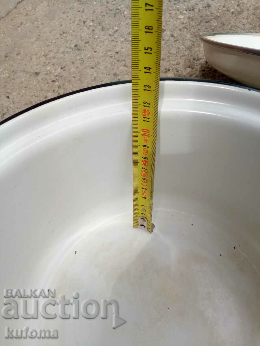 Auction Enamelled pot Auction Enamelled pot