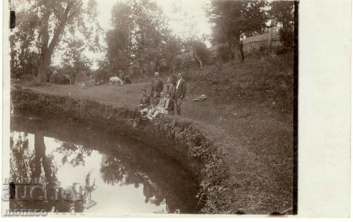 Fotografie veche - Pe lacul de lângă mănăstirea Sokol