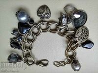 Bratara - o idee originala, spectaculoasa, foarte incarcata