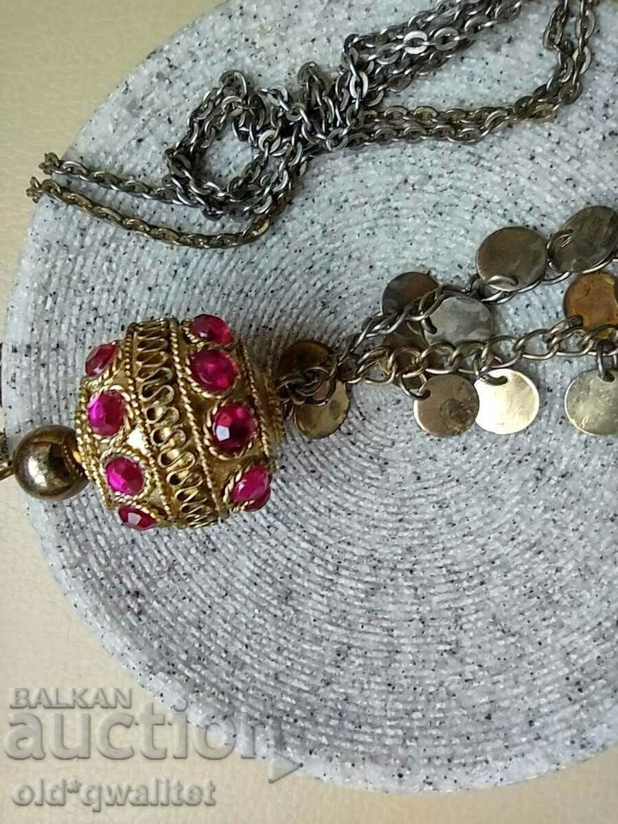 A lovely necklace with a very striking element A lovely necklace with a very striking element