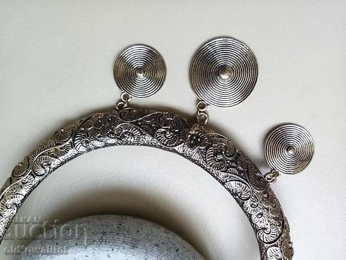 Delivery of Old necklace, very beautiful, very impressive, incl. for costume Delivery of Old necklace, very beautiful, very impressive, incl. for costume