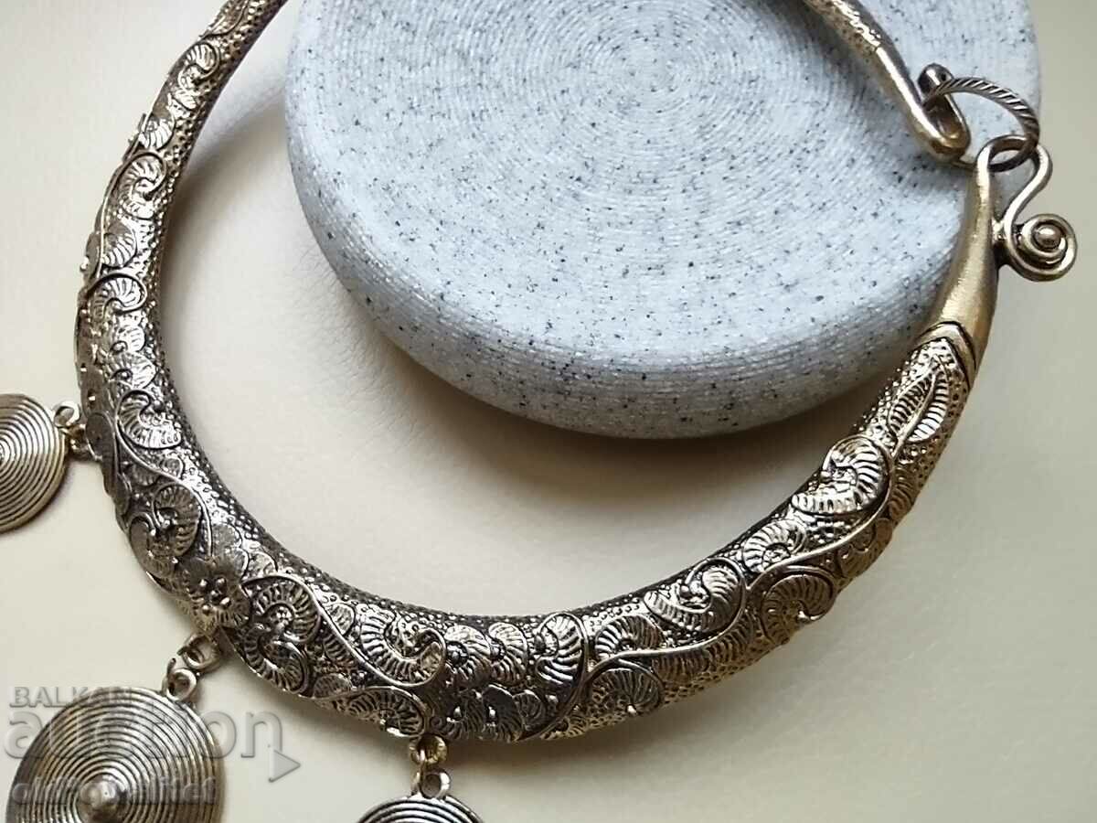 Old necklace, very beautiful, very impressive, incl. for costume - 6 Old necklace, very beautiful, very impressive, incl. for costume - 6