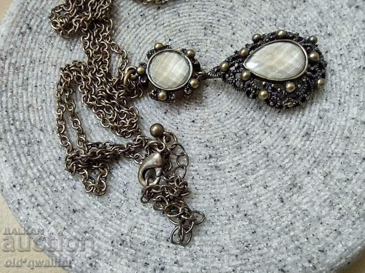 A lovely necklace, a long necklace with a lovely locket - 5