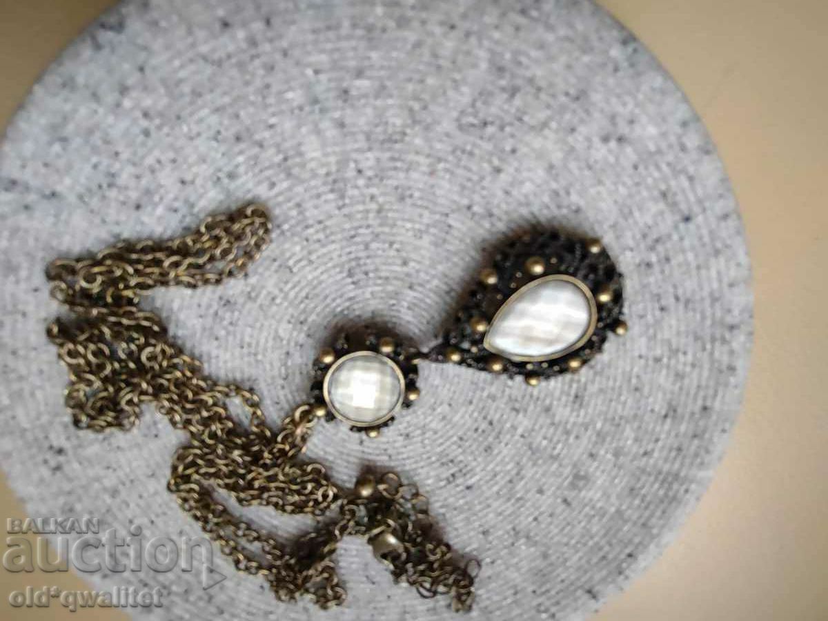 A lovely necklace, a long necklace with a lovely locket - 6