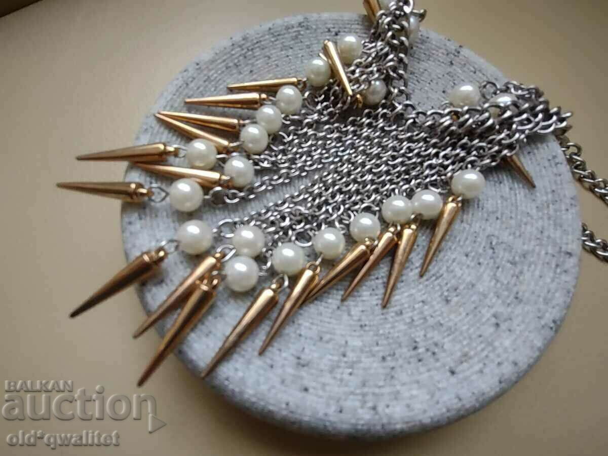 Дизайнерско колие, пищно и атрактивно, съответно щемпел с цена 50.00 лв. | € 25.56 Дизайнерско колие, пищно и атрактивно, съответно щемпел с цена 50.00 лв. | € 25.56