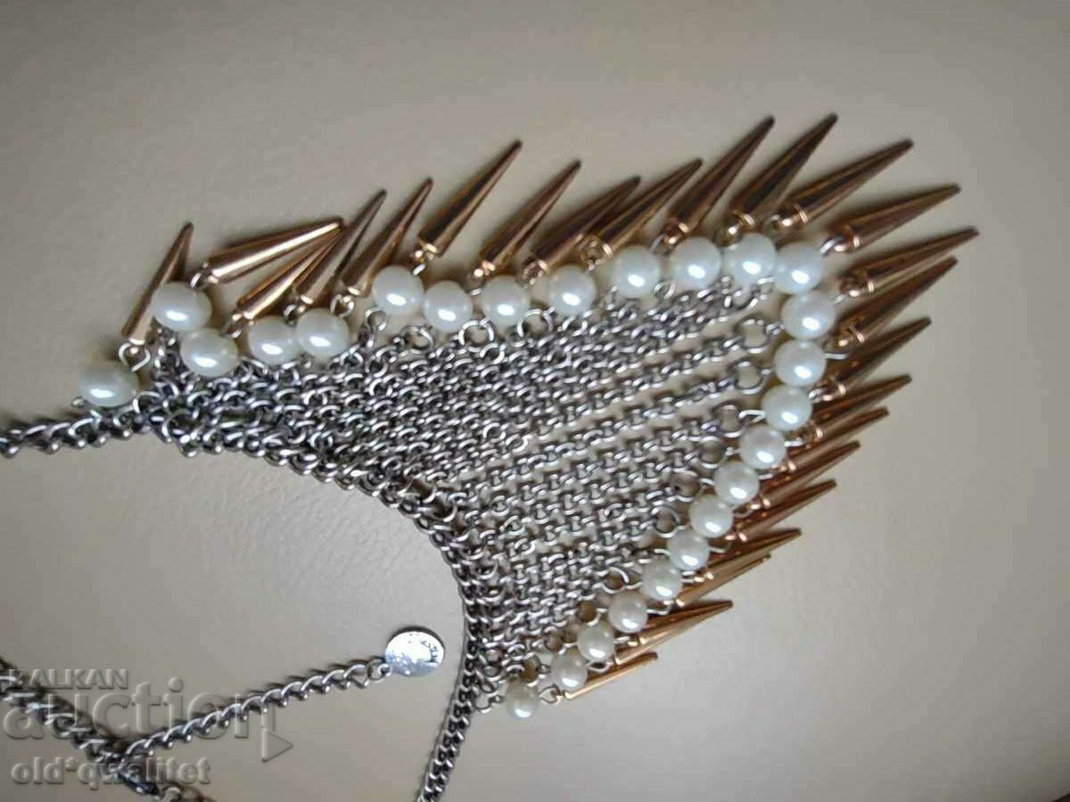 Аукцион Дизайнерско колие, пищно и атрактивно, съответно щемпел Аукцион Дизайнерско колие, пищно и атрактивно, съответно щемпел