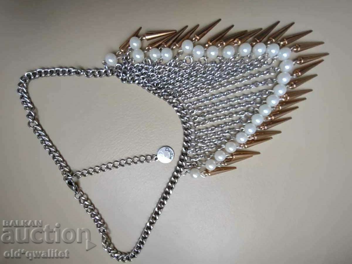 Доставка на Дизайнерско колие, пищно и атрактивно, съответно щемпел Доставка на Дизайнерско колие, пищно и атрактивно, съответно щемпел