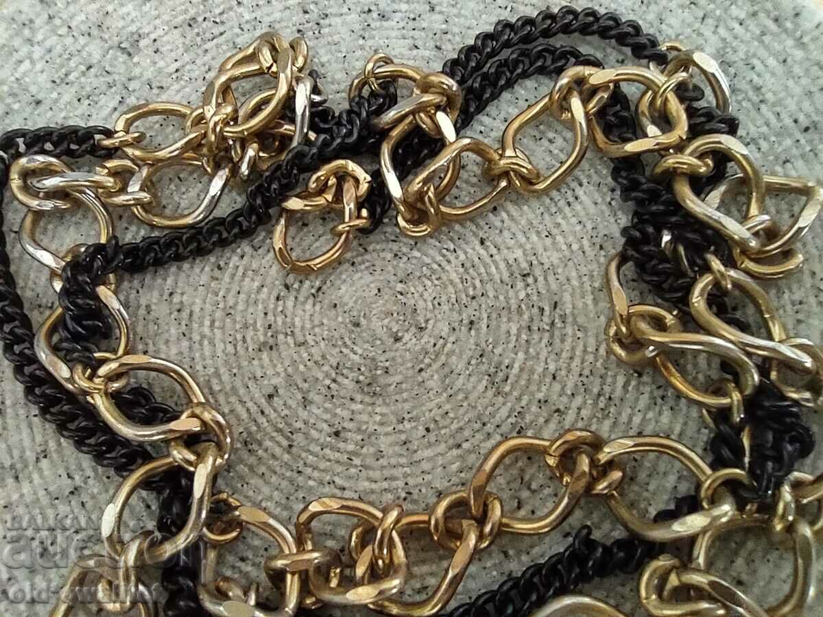 Delivery of Nice long necklace, very showy, approx. 60 cm Delivery of Nice long necklace, very showy, approx. 60 cm