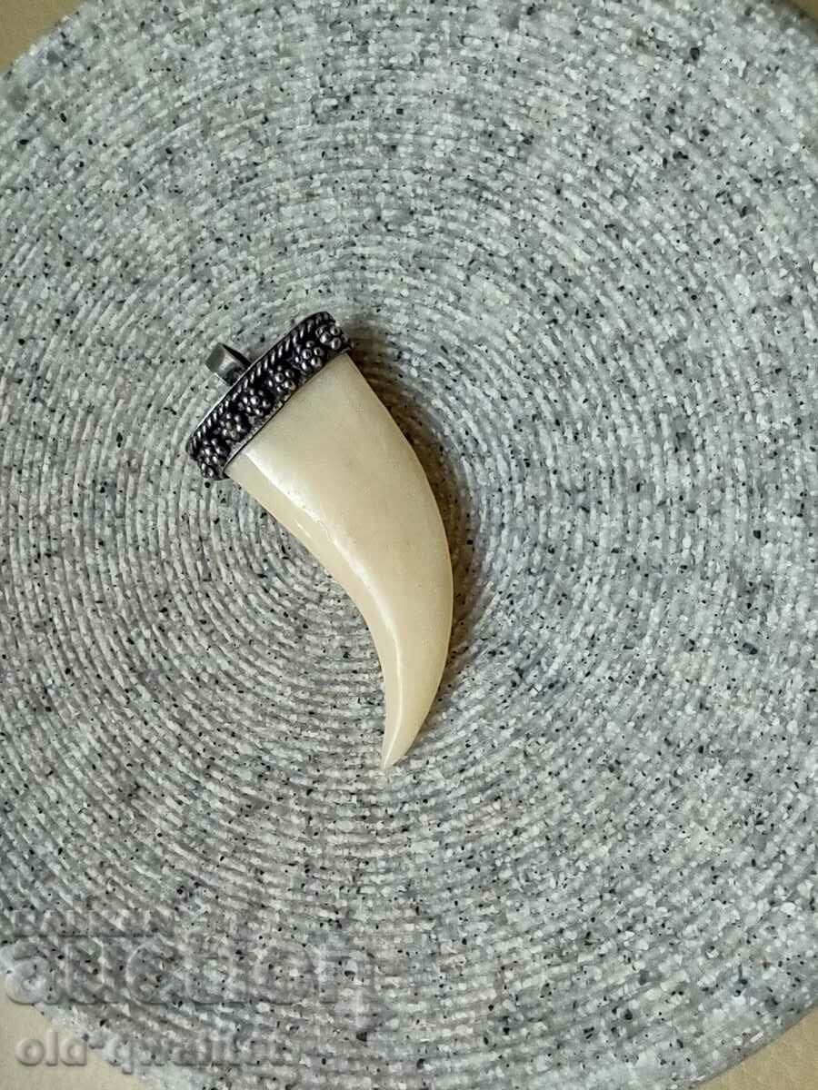 Аукцион Медальон със сребърен обков Аукцион Медальон със сребърен обков