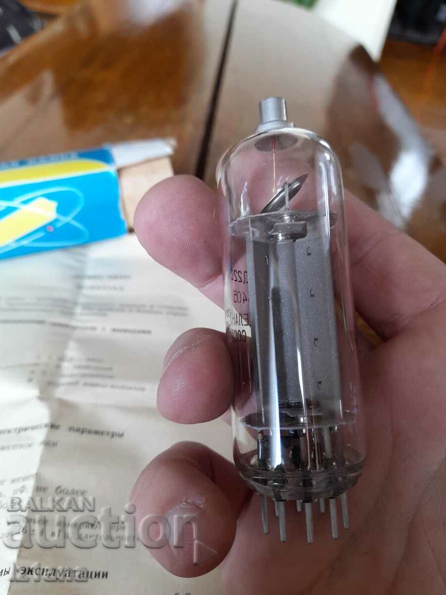 Old radio, TV lamp 6D22S - 5