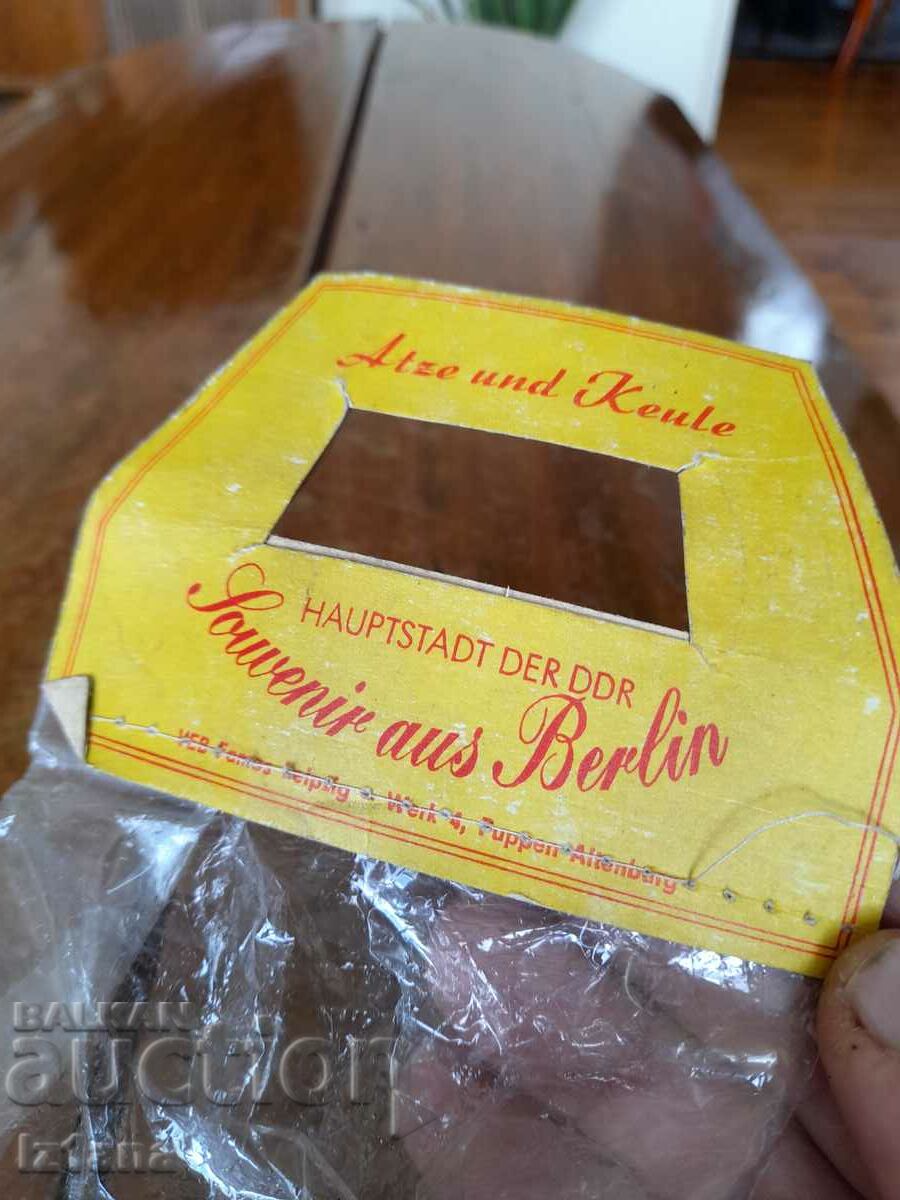 Livrarea păpușă vechi