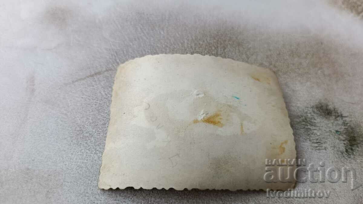 Φωτογραφία Άνδρας γυναίκα και νεαρό κορίτσι στην παραλία με τιμή 1.65 BGN | € 0.84 Φωτογραφία Άνδρας γυναίκα και νεαρό κορίτσι στην παραλία με τιμή 1.65 BGN | € 0.84