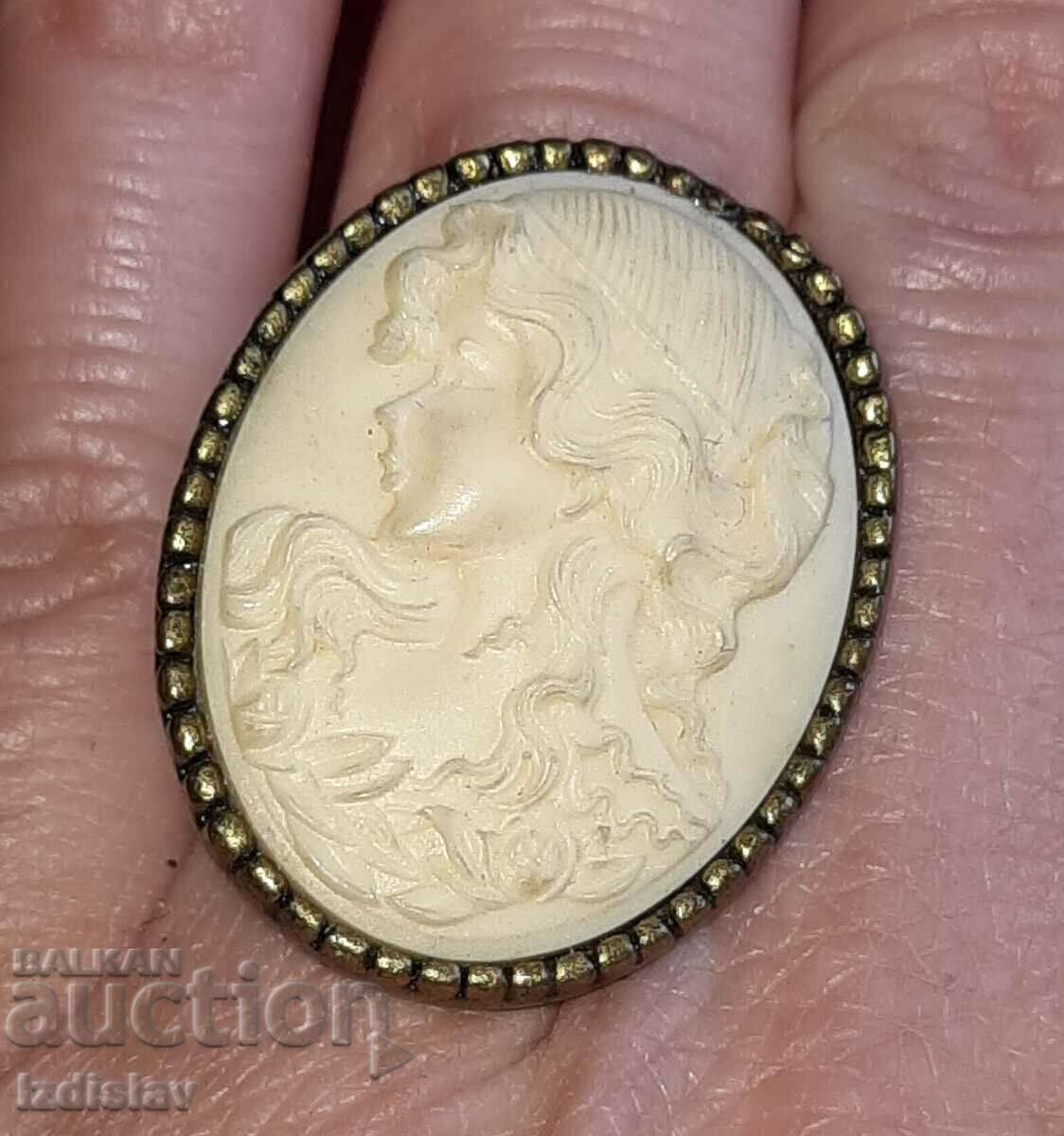 Antique ring with price 25.00 BGN | € 12.78 Antique ring with price 25.00 BGN | € 12.78