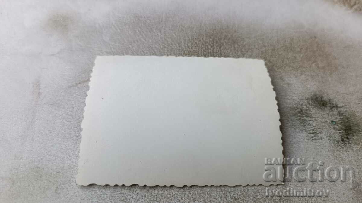 Φωτογραφία ενός άνδρα και ενός αγοριού στην παραλία με τιμή 1.85 BGN | € 0.95 Φωτογραφία ενός άνδρα και ενός αγοριού στην παραλία με τιμή 1.85 BGN | € 0.95