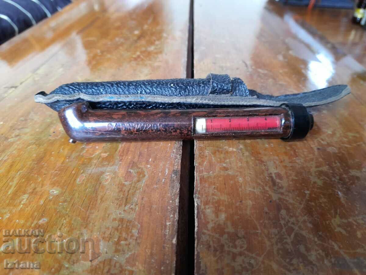 Old tire pressure gauge with price 25.00 BGN | € 12.78 Old tire pressure gauge with price 25.00 BGN | € 12.78