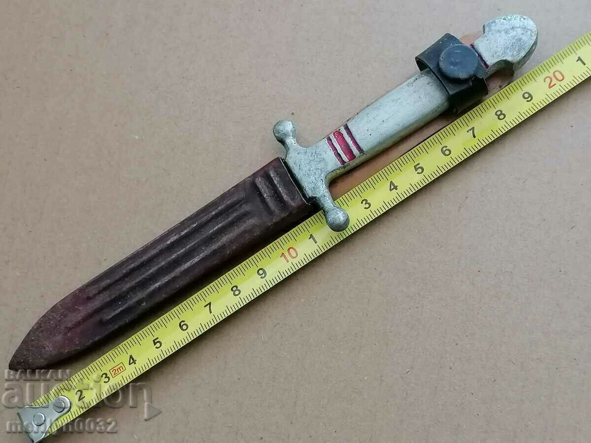 Auction  An old dagger with a kaniya knife blade