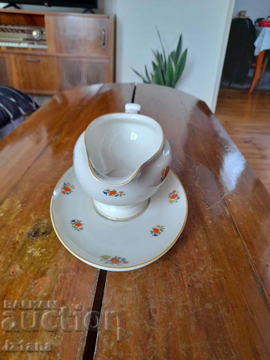 Παλιά πορσελάνη σάλτσα-boat με τιμή 40.00 BGN | € 20.45 Παλιά πορσελάνη σάλτσα-boat με τιμή 40.00 BGN | € 20.45