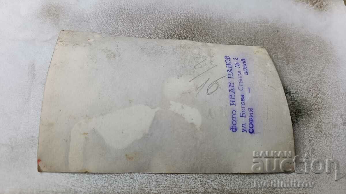 Photo Sofia Two women next to the Central Department Store with price 2.15 BGN | € 1.10 Photo Sofia Two women next to the Central Department Store with price 2.15 BGN | € 1.10