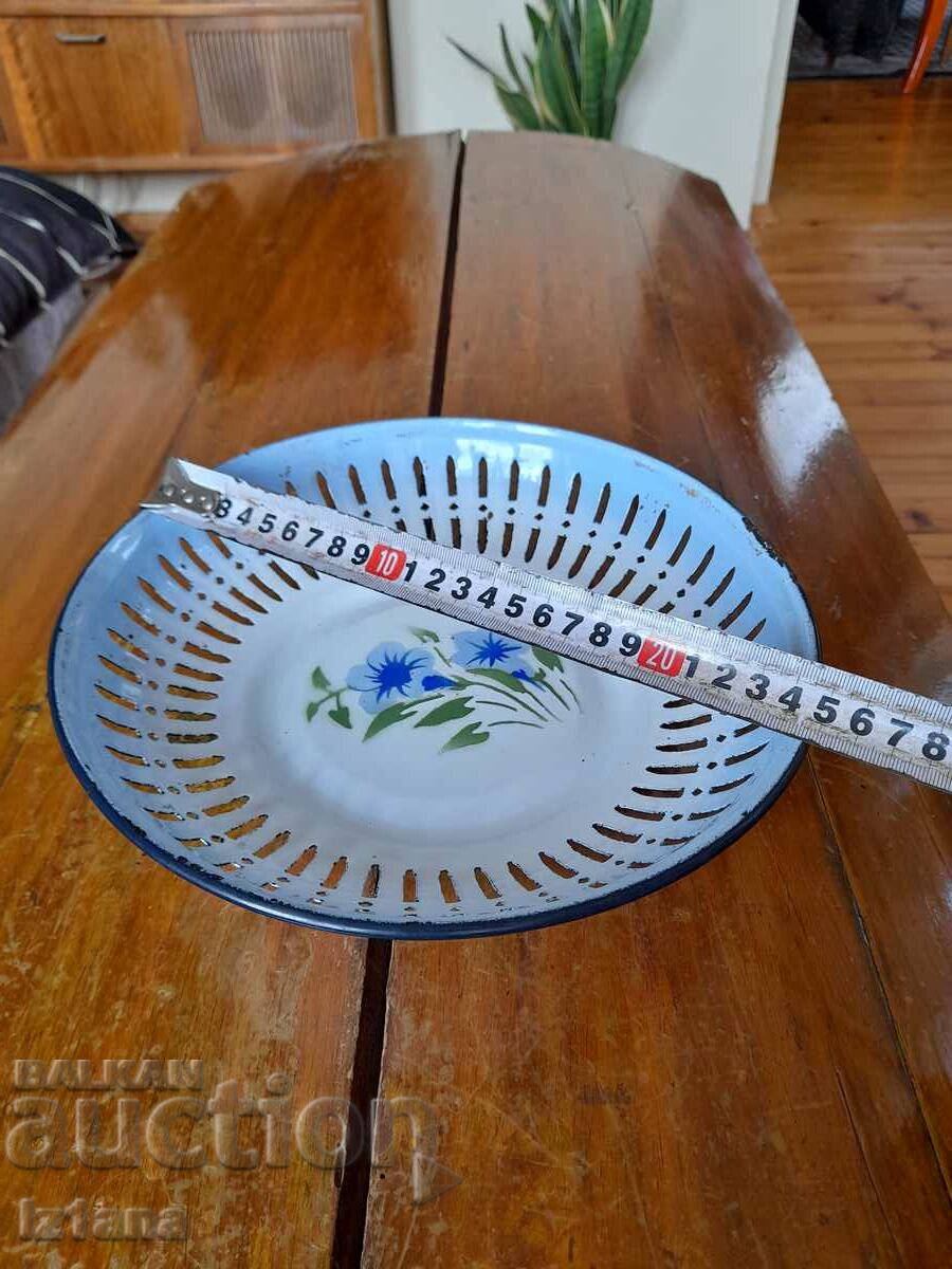 Old enameled plate, fruit bowl with price 25.00 BGN | € 12.78 Old enameled plate, fruit bowl with price 25.00 BGN | € 12.78