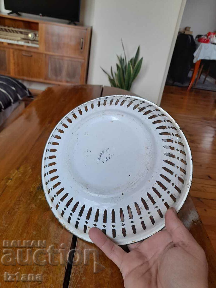 Delivery of Old enameled plate, fruit bowl Delivery of Old enameled plate, fruit bowl