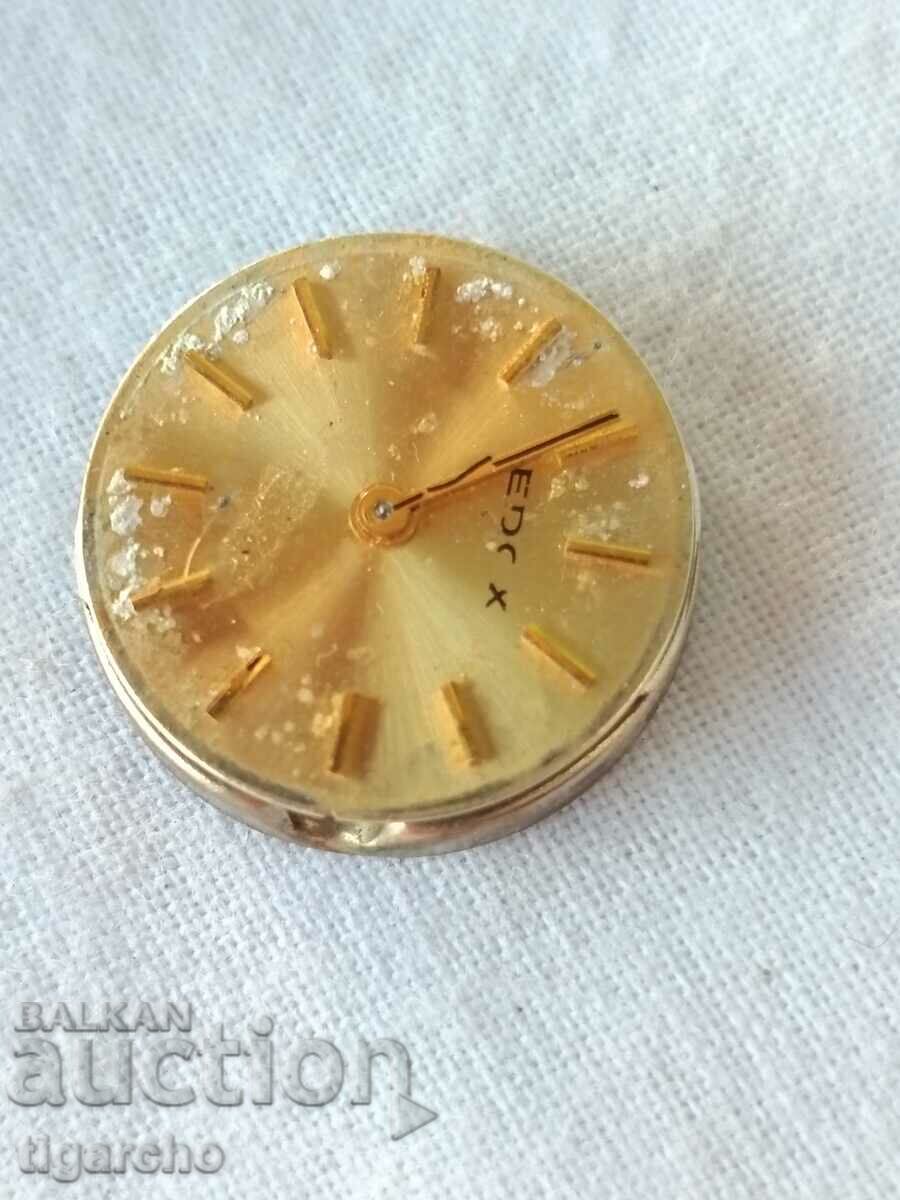 Aparat de ceas pentru femei EDOX cu preț 25.00 BGN | € 12.78 Aparat de ceas pentru femei EDOX cu preț 25.00 BGN | € 12.78