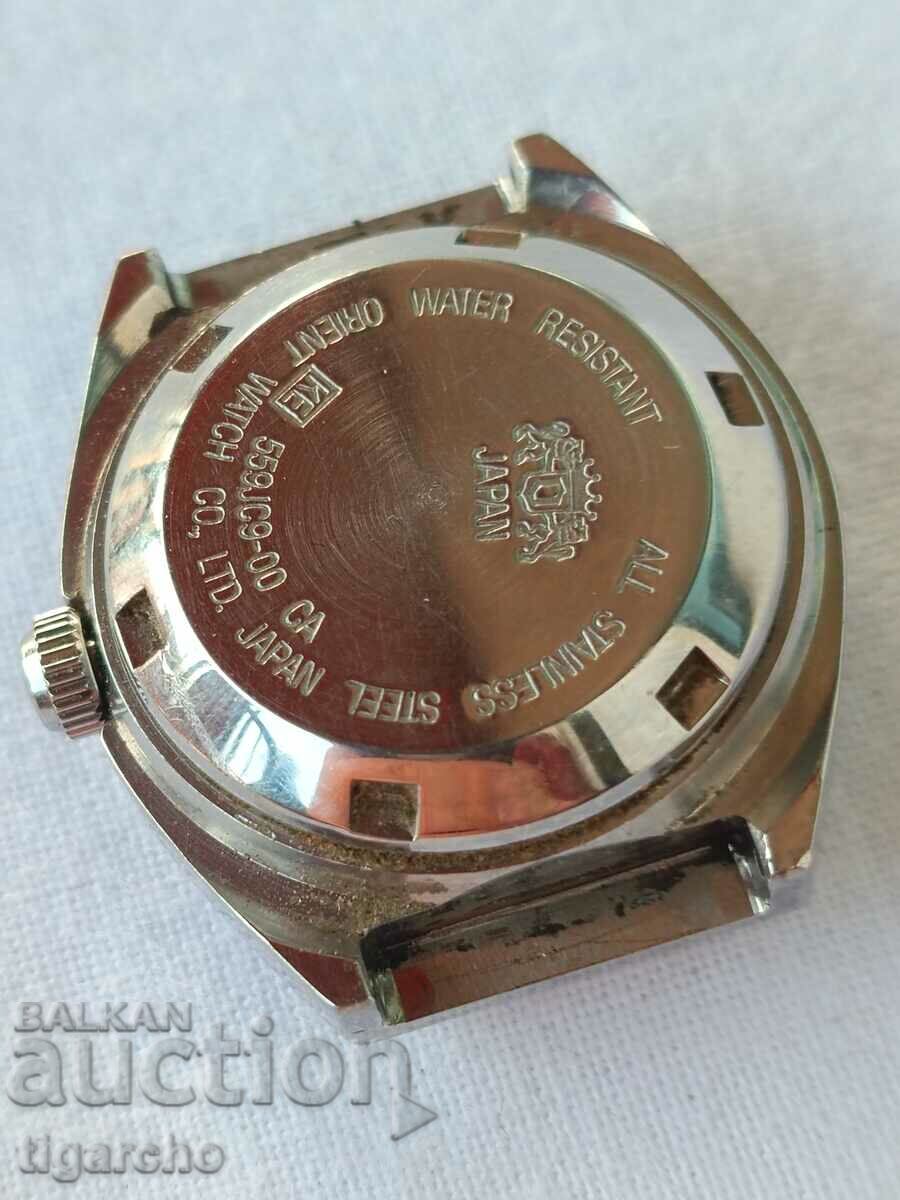 Licitație Doamnele se uită la Orient Licitație Doamnele se uită la Orient