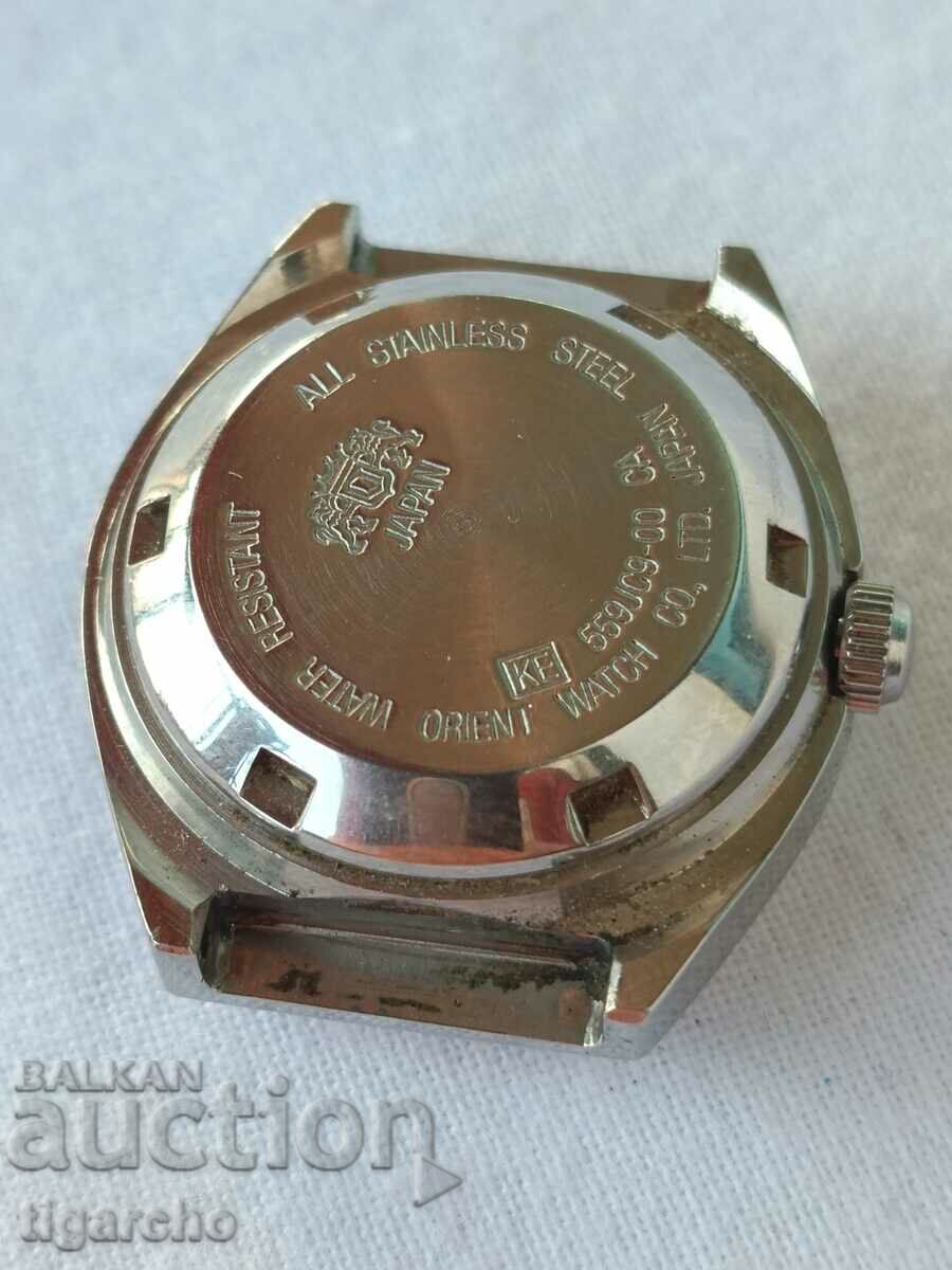 Livrarea Doamnele se uită la Orient Livrarea Doamnele se uită la Orient