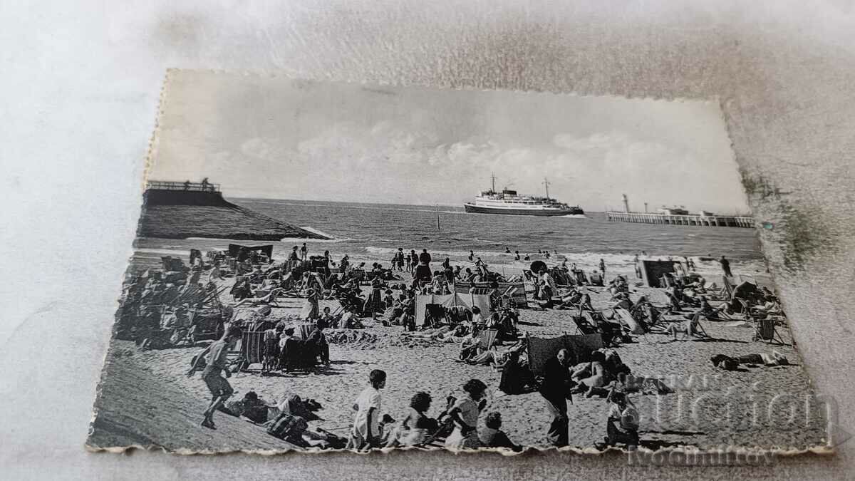 Пощенска картичка Ostende The Beach 1952