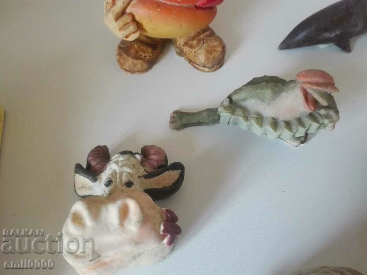 Lot of plaster figures. - 5 Lot of plaster figures. - 5