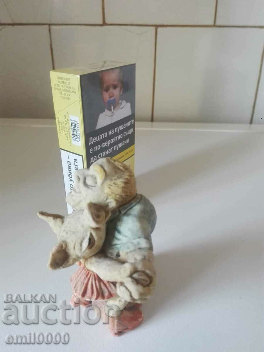 Auction Plaster figurine. Auction Plaster figurine.