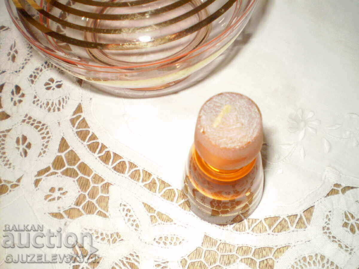 Retro colored glass carafe with gold ornaments and stopper - 6 Retro colored glass carafe with gold ornaments and stopper - 6