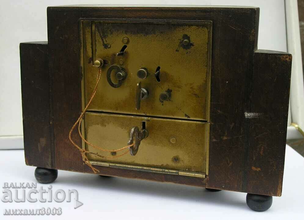 Delivery of DESK CLOCK WITH ALARM CLOCK PURSE + 5 OLD COINS Delivery of DESK CLOCK WITH ALARM CLOCK PURSE + 5 OLD COINS