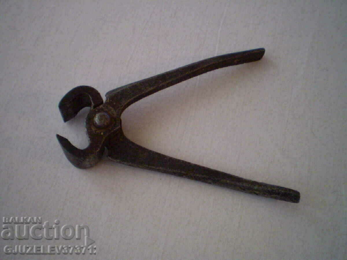 Old forged tongs tile craft tool with price 79.00 BGN | € 40.39 Old forged tongs tile craft tool with price 79.00 BGN | € 40.39