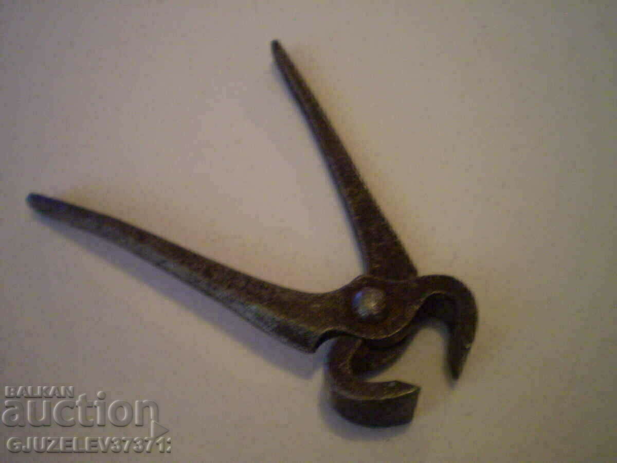 Old forged tongs tile craft tool - 5 Old forged tongs tile craft tool - 5