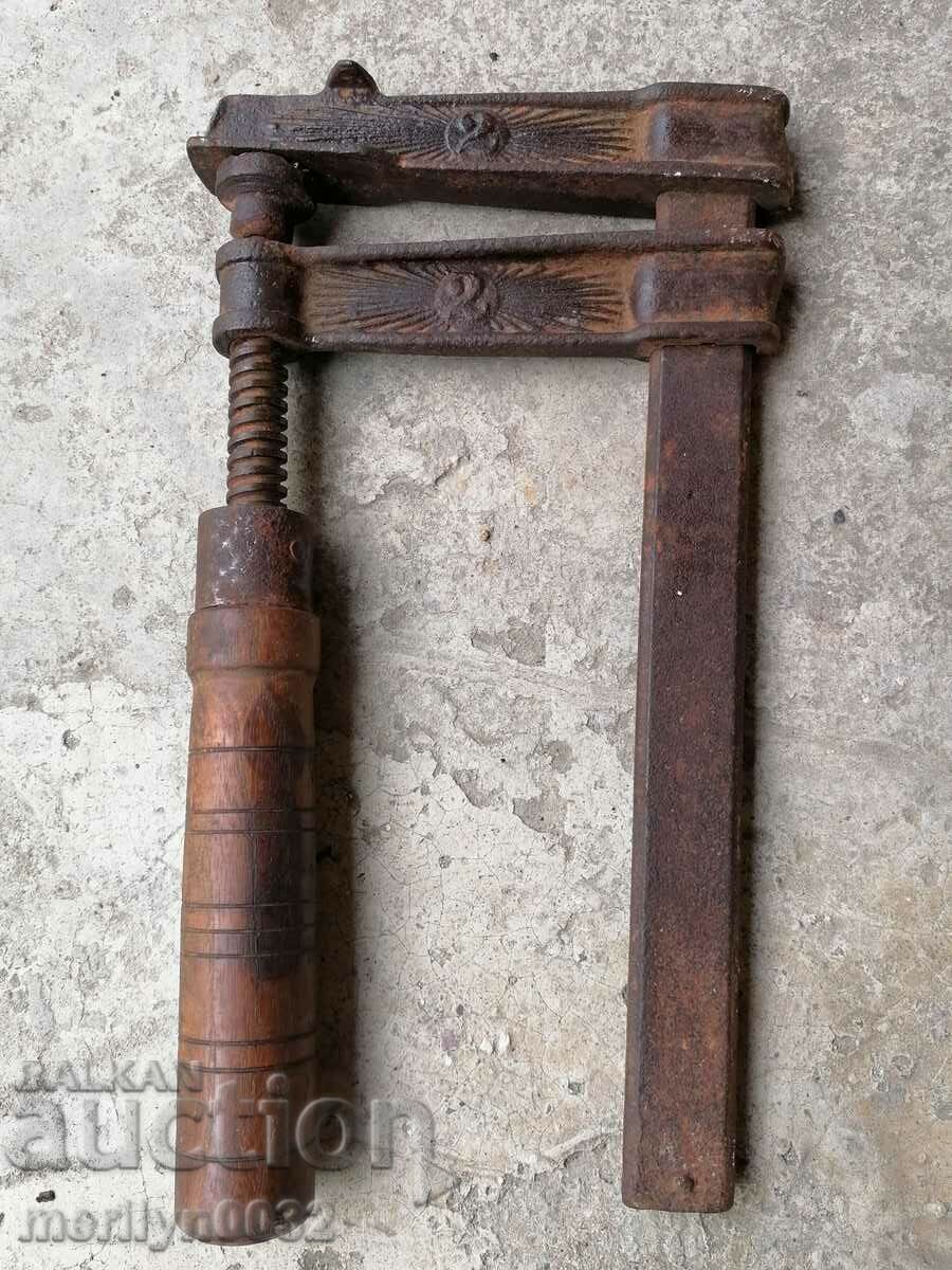 Παλιά ξυλουργός σφιγκτήρα μέγγενη, ξύλο με τιμή 57.00 BGN | € 29.14