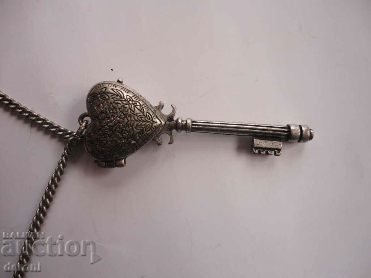 Great key necklace with price 10.00 BGN | € 5.11