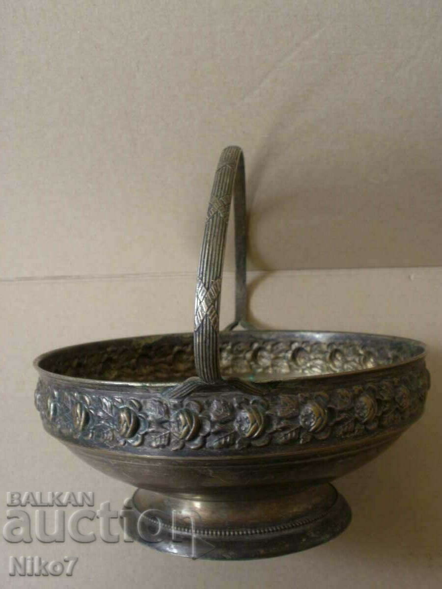 Delivery of Old metal basket (fruit bowl, candy bowl).