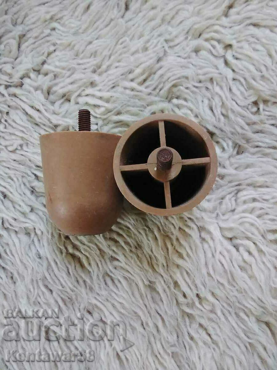 Πόδια επίπλων - 2 τεμάχια. με τιμή 1.00 BGN | € 0.51 Πόδια επίπλων - 2 τεμάχια. με τιμή 1.00 BGN | € 0.51