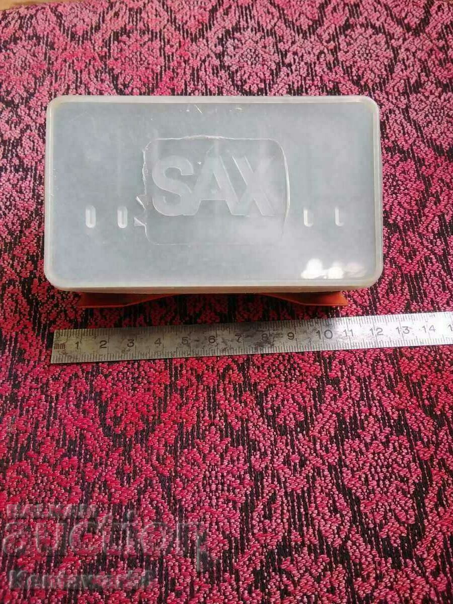 Перфоратор канцеларски SAX. с цена 2.00 лв. | € 1.02 Перфоратор канцеларски SAX. с цена 2.00 лв. | € 1.02