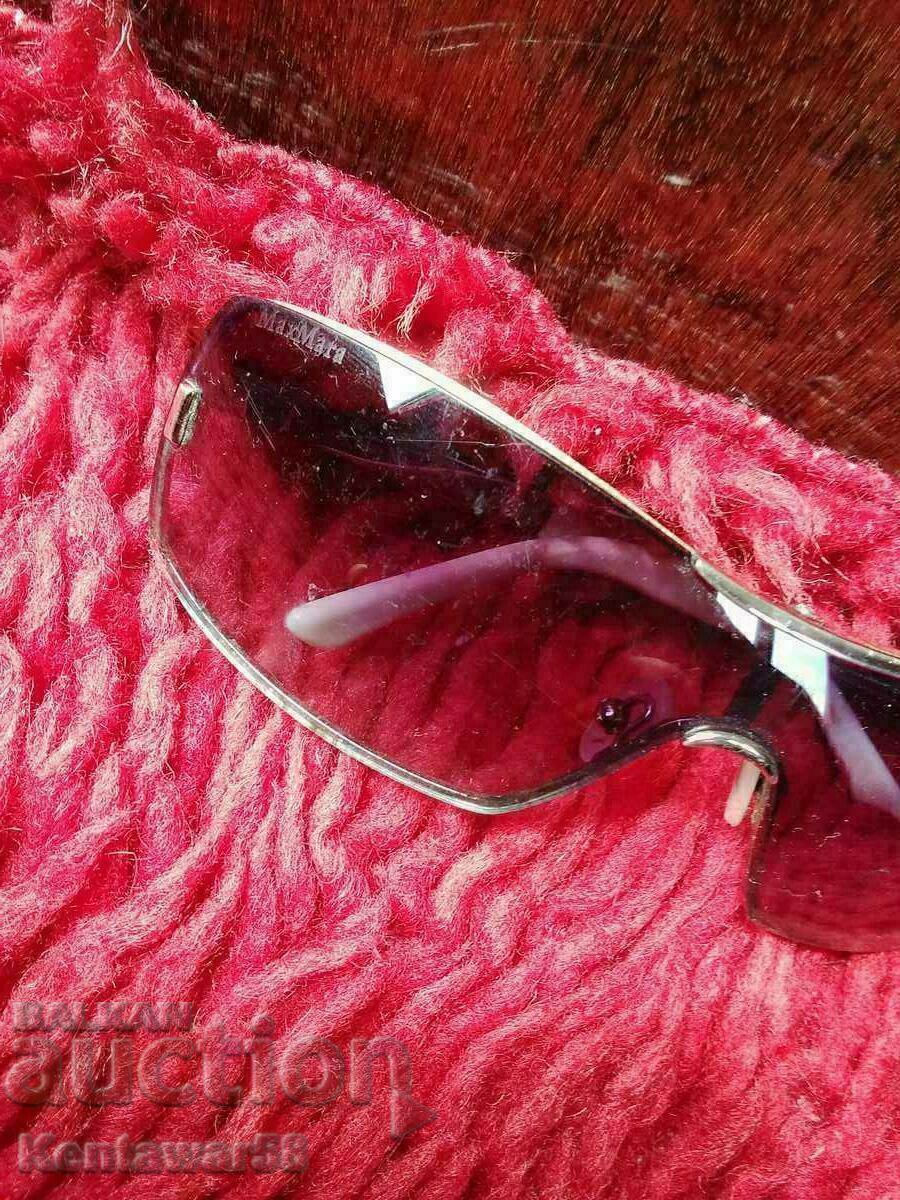 Delivery of Max Mara sunglasses. Delivery of Max Mara sunglasses.