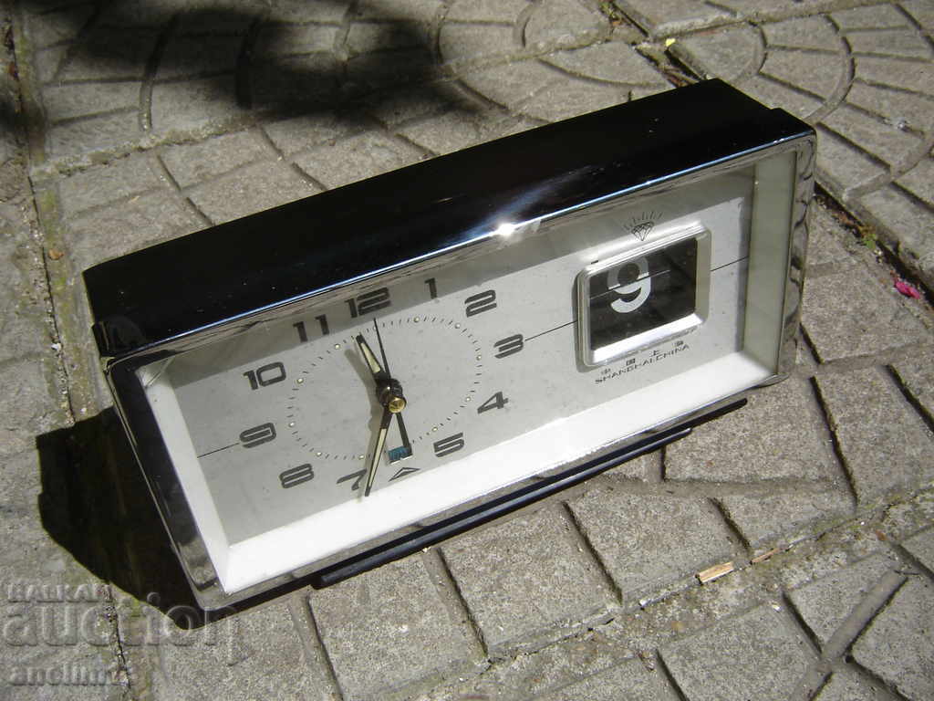 OLD COLLECTIBLE CHINESE ALARM CLOCK WITH DATE with price 30.00 BGN | € 15.34 OLD COLLECTIBLE CHINESE ALARM CLOCK WITH DATE with price 30.00 BGN | € 15.34