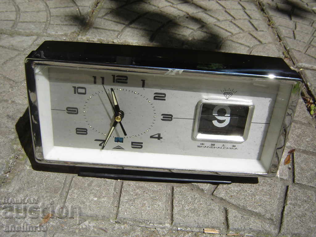 OLD COLLECTIBLE CHINESE ALARM CLOCK WITH DATE OLD COLLECTIBLE CHINESE ALARM CLOCK WITH DATE