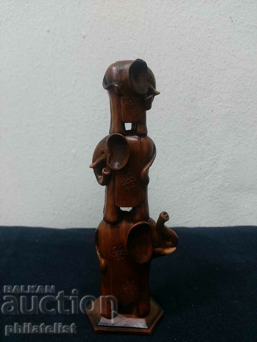 figurină din lemn
