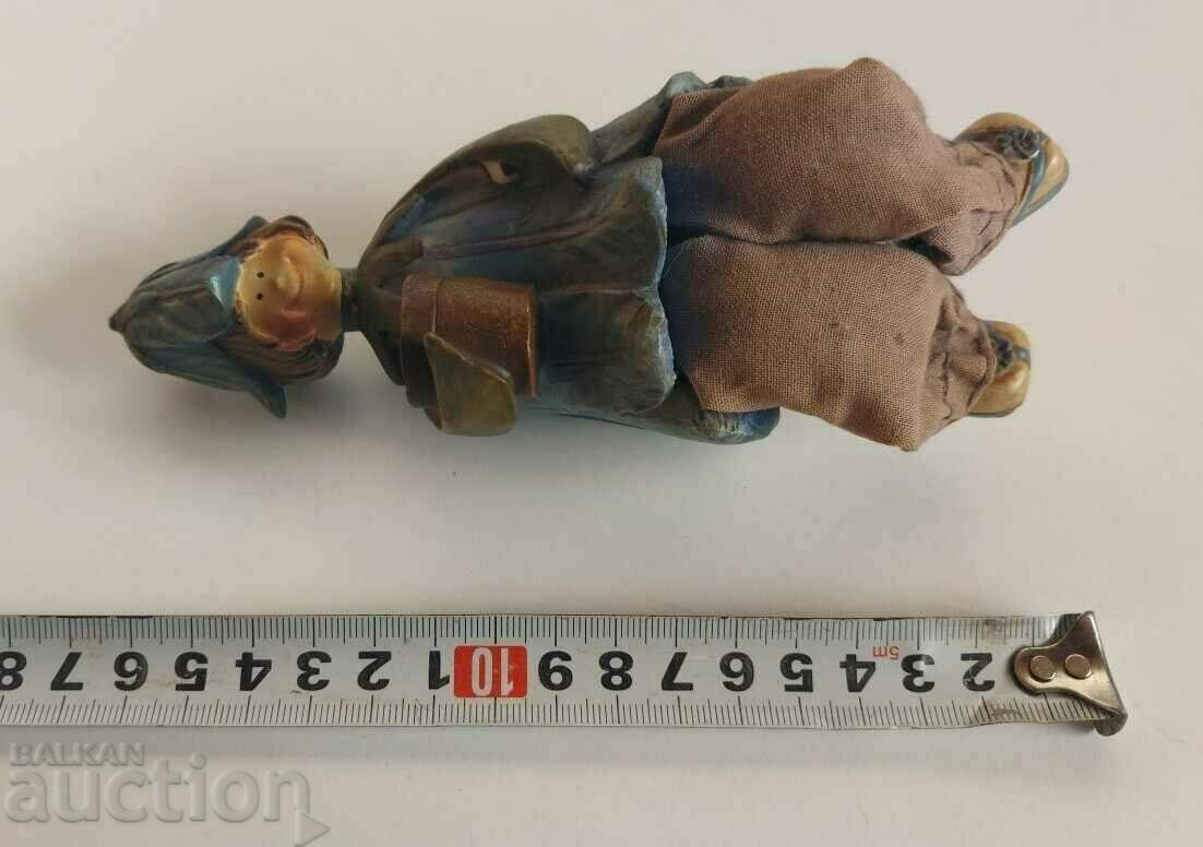 Auction SOUVENIR CERAMIC FIGURINE Auction SOUVENIR CERAMIC FIGURINE