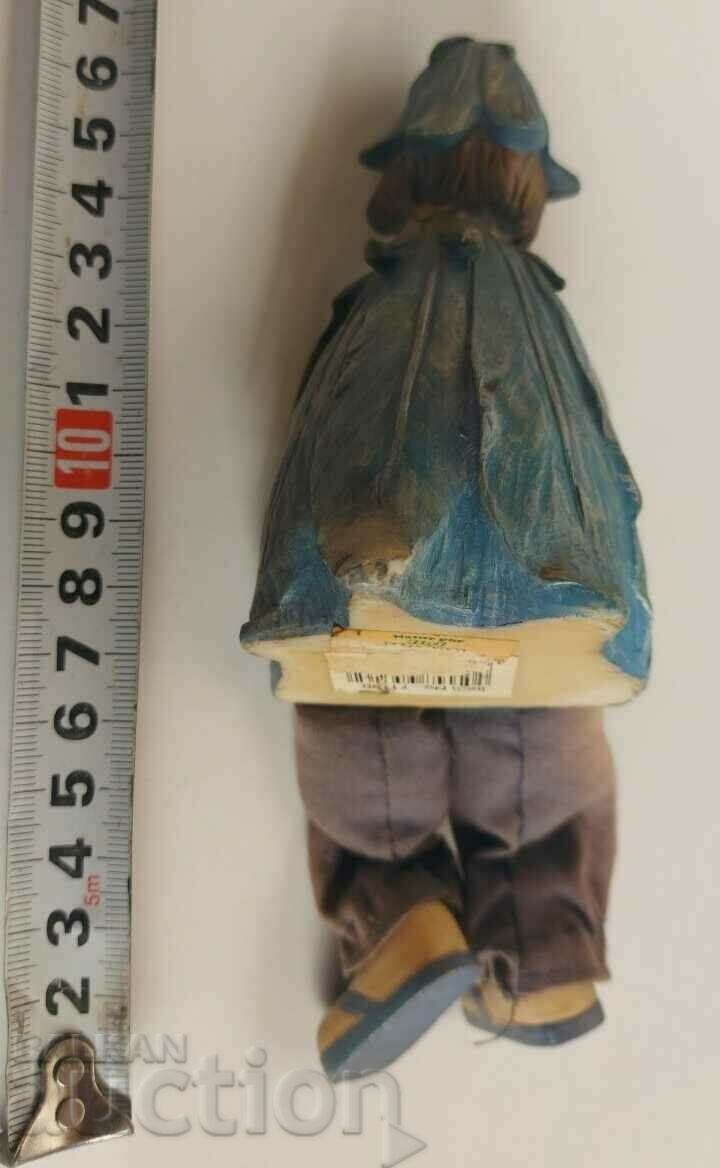 Delivery of SOUVENIR CERAMIC FIGURINE Delivery of SOUVENIR CERAMIC FIGURINE