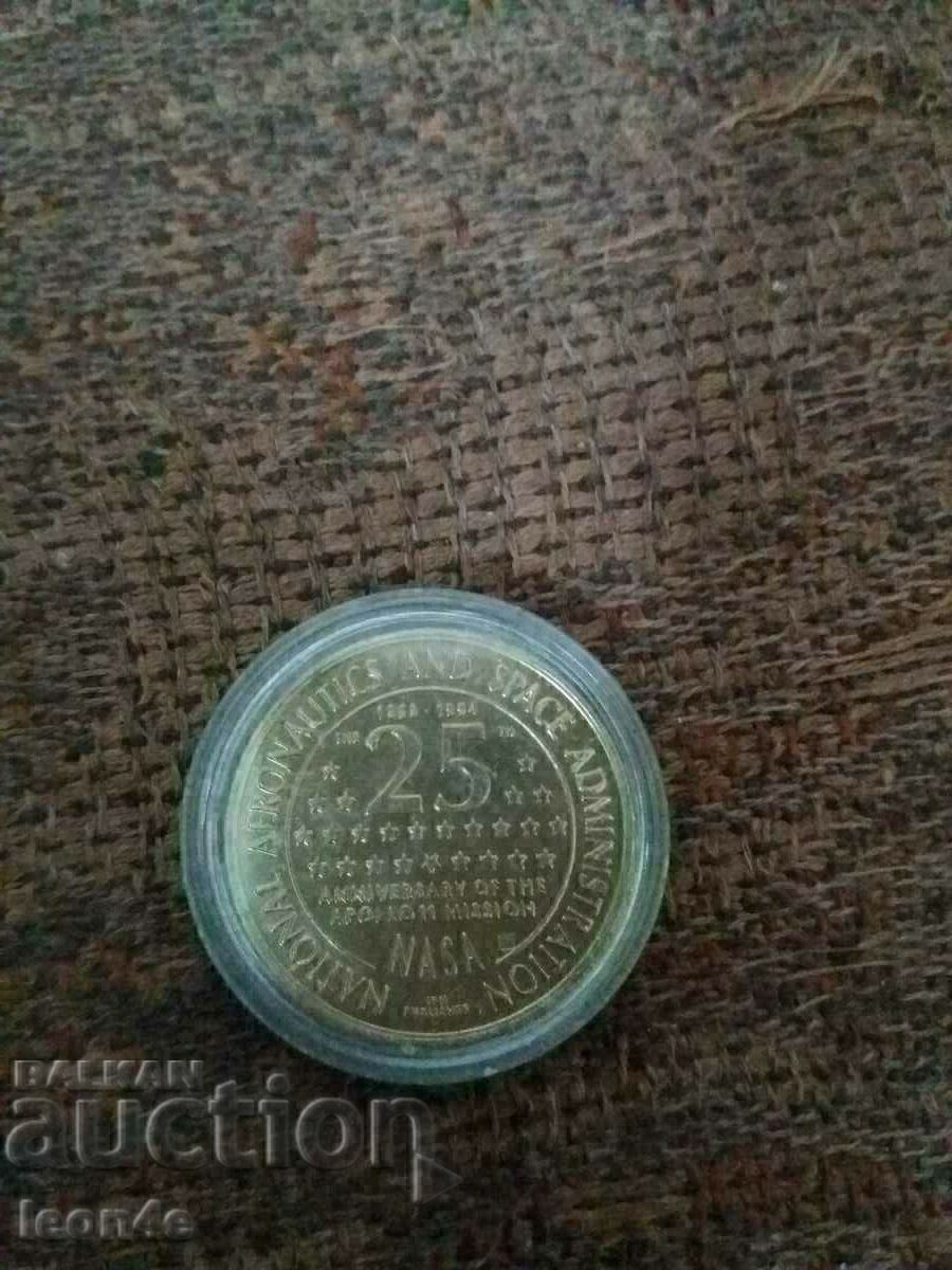 APOLLO 11 NASA Token with price 5.00 BGN | € 2.56 APOLLO 11 NASA Token with price 5.00 BGN | € 2.56